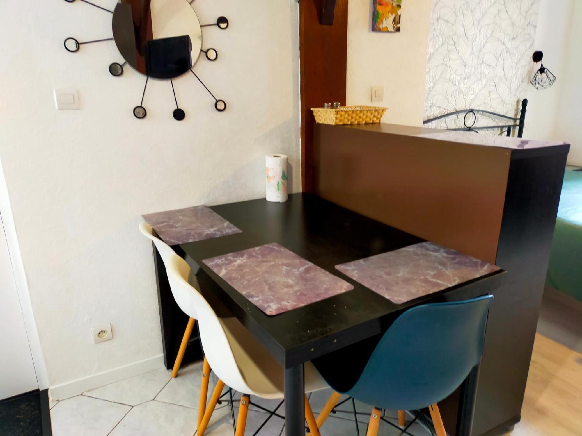 Studio En Rdc Avec Balcon Centre Vitre Esterno foto
